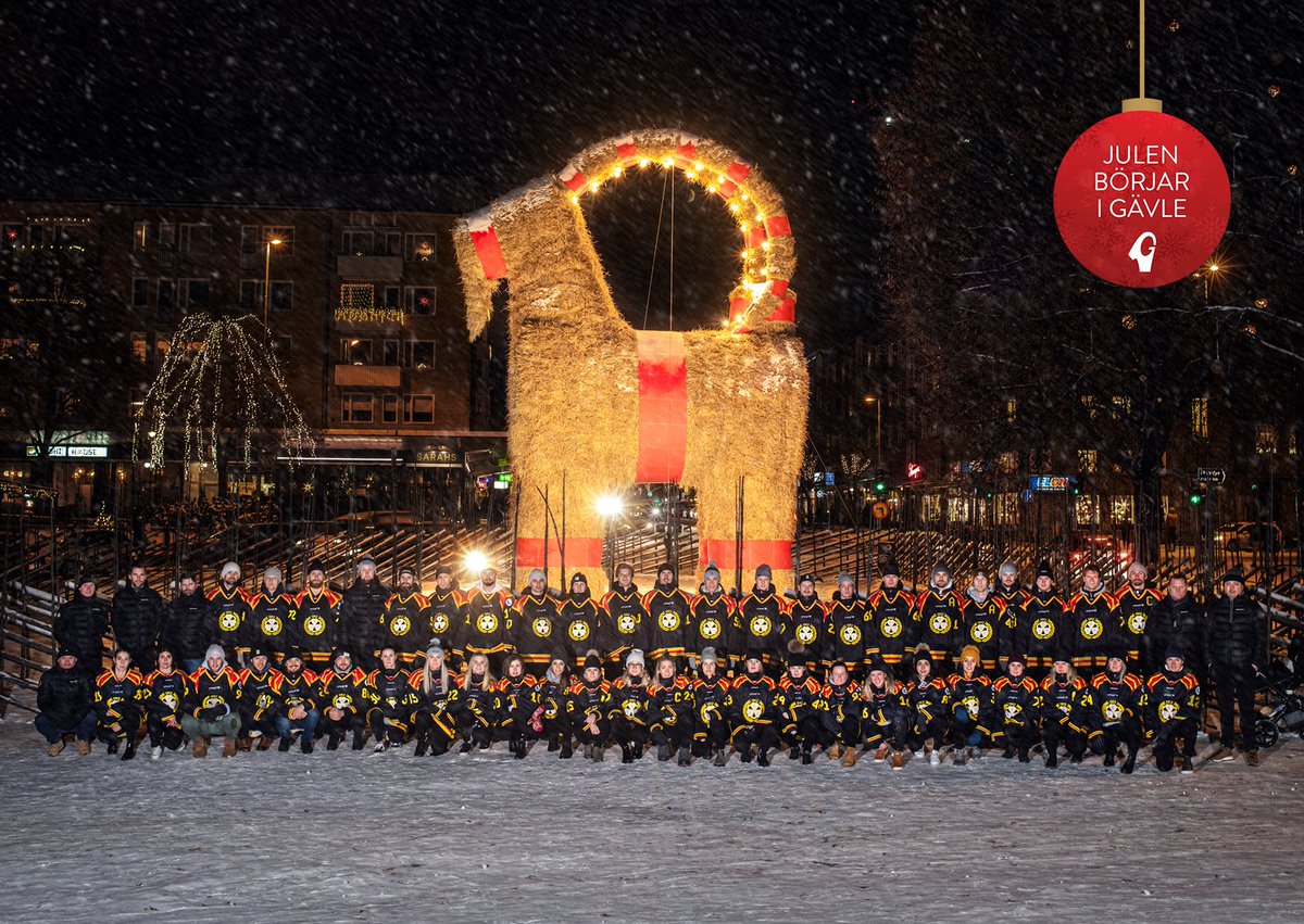 Also a tradition: posing for a Christmas card with <a href="/Brynas/">Brynäs IF</a> ✌️📸
#christmascard #holidaygreeting