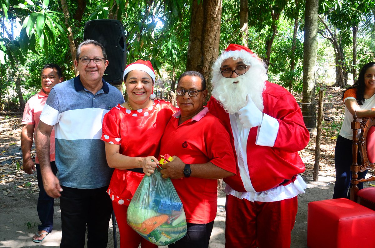 genivalsales's tweet photo. Hoje pela manhã nossa equipe do #FazendoUmaCriançaFeliz foi até à comunidade Olho D'água Grande, região da Formosa levar alegria e solidariedade para famílias e crianças da região. Muito obrigado pela acolhida!

#FAZENDOUMACRIANÇAFELIZ #Piripiri #olhodaguagrande #zonarural https://t.co/wk44KeF4Cl