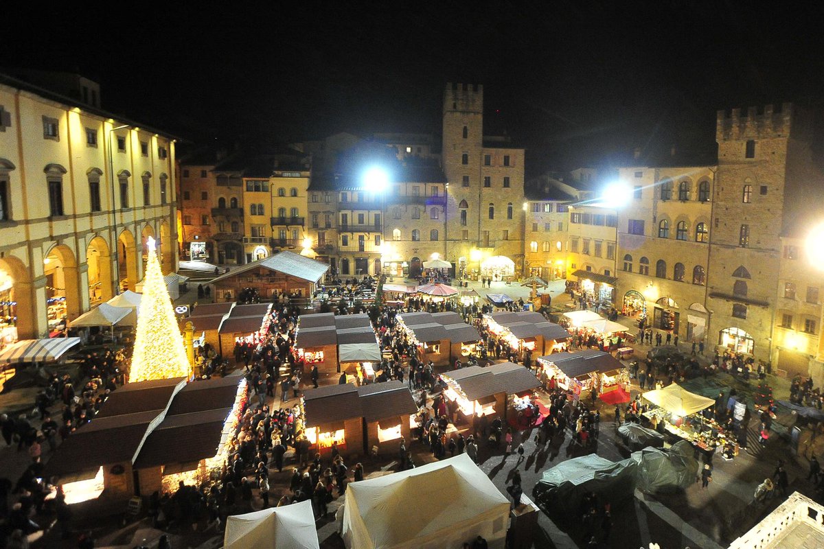 FPedaletti's tweet photo. Mercatini di Natale Arezzo...bellissima gita!!! https://t.co/DHVNomrM6x