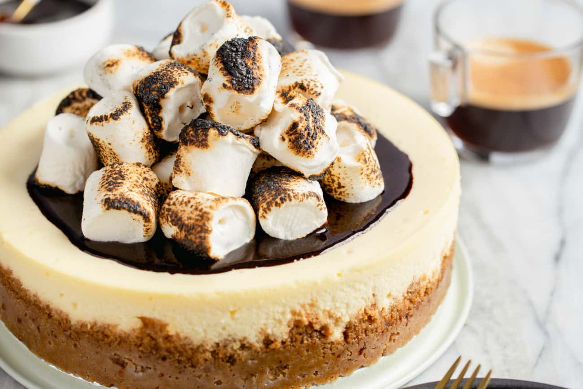 bakingaddiction's tweet image. AD | Say hello to this s’mores twist on a classic vanilla cheesecake! S’mores Cheesecake is creamy, decadent but with all the flavors of the classic campfire treat. Recipe: mybakingaddiction.com/smores-cheesec…
@campfiremallows #campfiremarshmallows