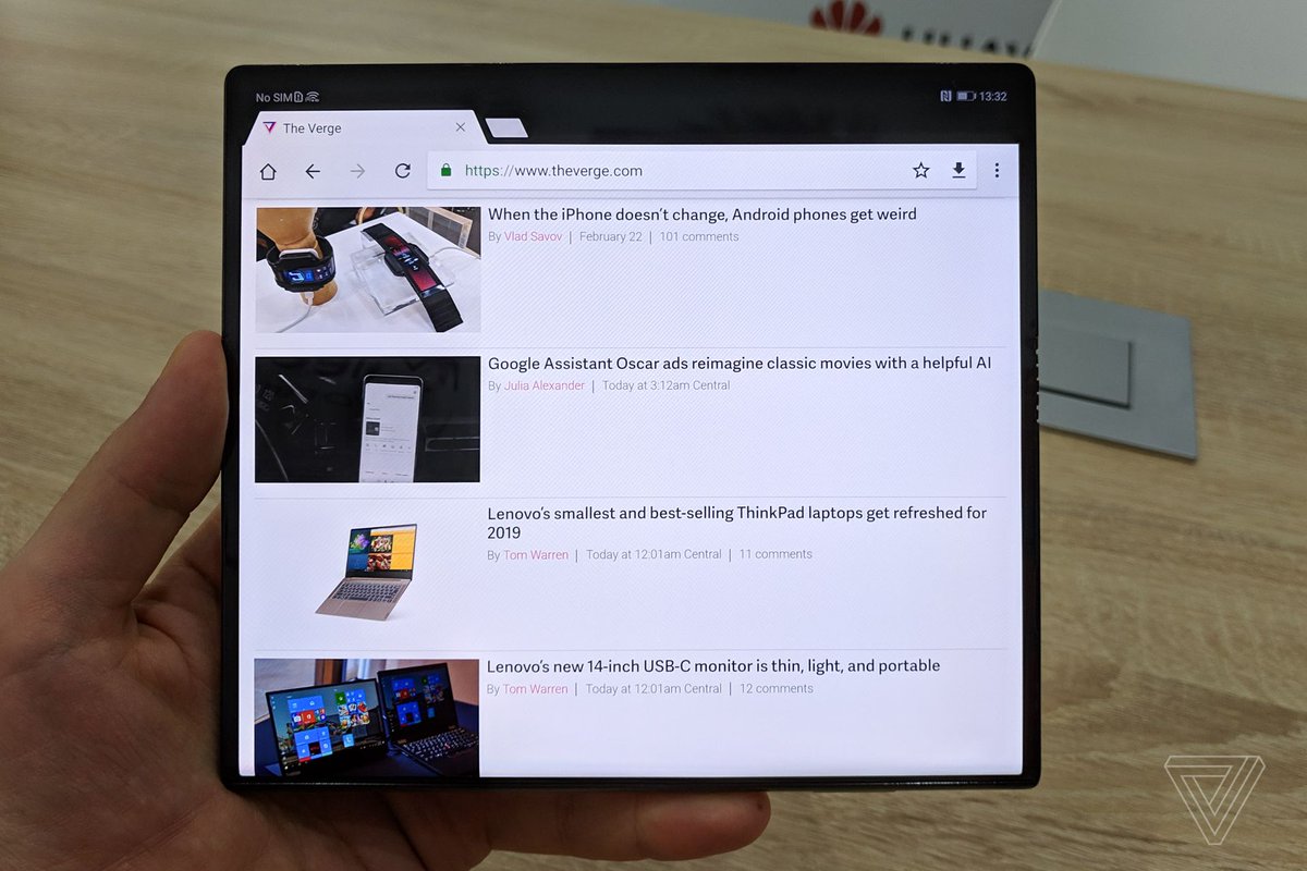 Techbytes17's tweet image. Huwaei mate x 🙂🙂🙂