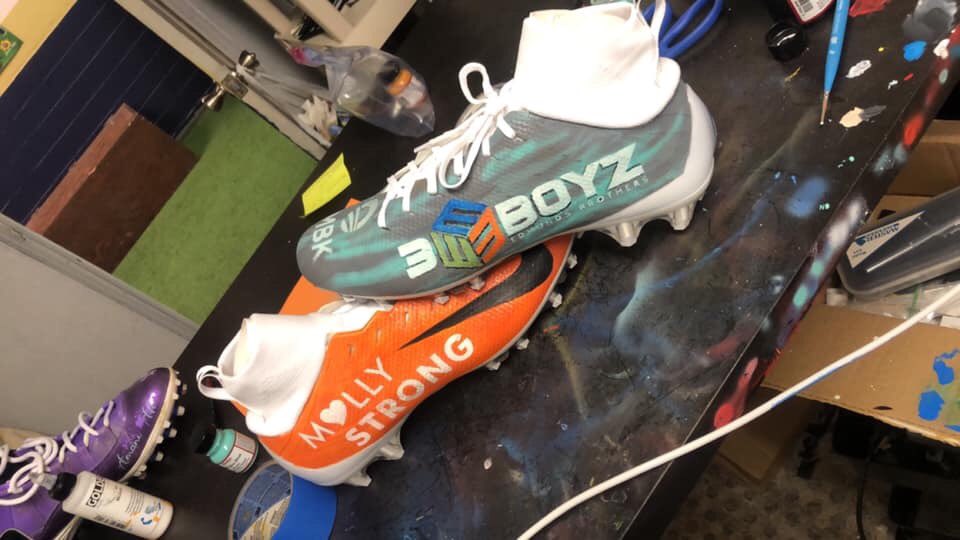 Jeffrey_Warren's tweet photo. Hoping to see @rell_island6’s #CleatsForACause today. He’s representing #MollySTRONG, a great charity and cause for children & individuals who suffer from a rare form of leukemia.
Molly is my good friend, Amy’s, niece and she’s living a vibrant life, but more need help.... https://t.co/mQHnzeIpky