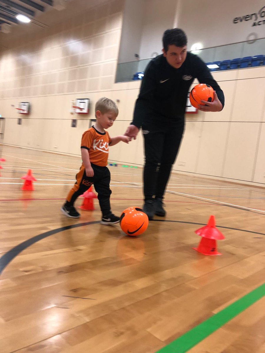 kixxBoro's tweet photo. #TeamOrange 🍊⚽️🎅🏻🎁🎄 https://t.co/zWe4E7rNhO
