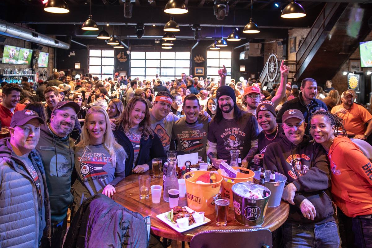 Barleycorn_Wrig's tweet photo. It's going to be a great Sunday with our friends from the Chi-Town Dawg Pound!! 

Browns vs. Cardinals at 305p. 
Doors open at 2p. 

GO BROWNS!! https://t.co/s61Njf1Tm5