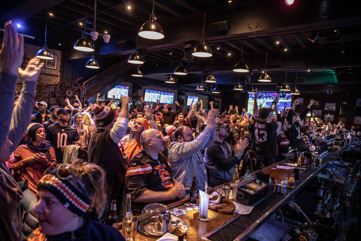 Barleycorn_Wrig's tweet photo. It's going to be a great Sunday with our friends from the Chi-Town Dawg Pound!! 

Browns vs. Cardinals at 305p. 
Doors open at 2p. 

GO BROWNS!! https://t.co/s61Njf1Tm5