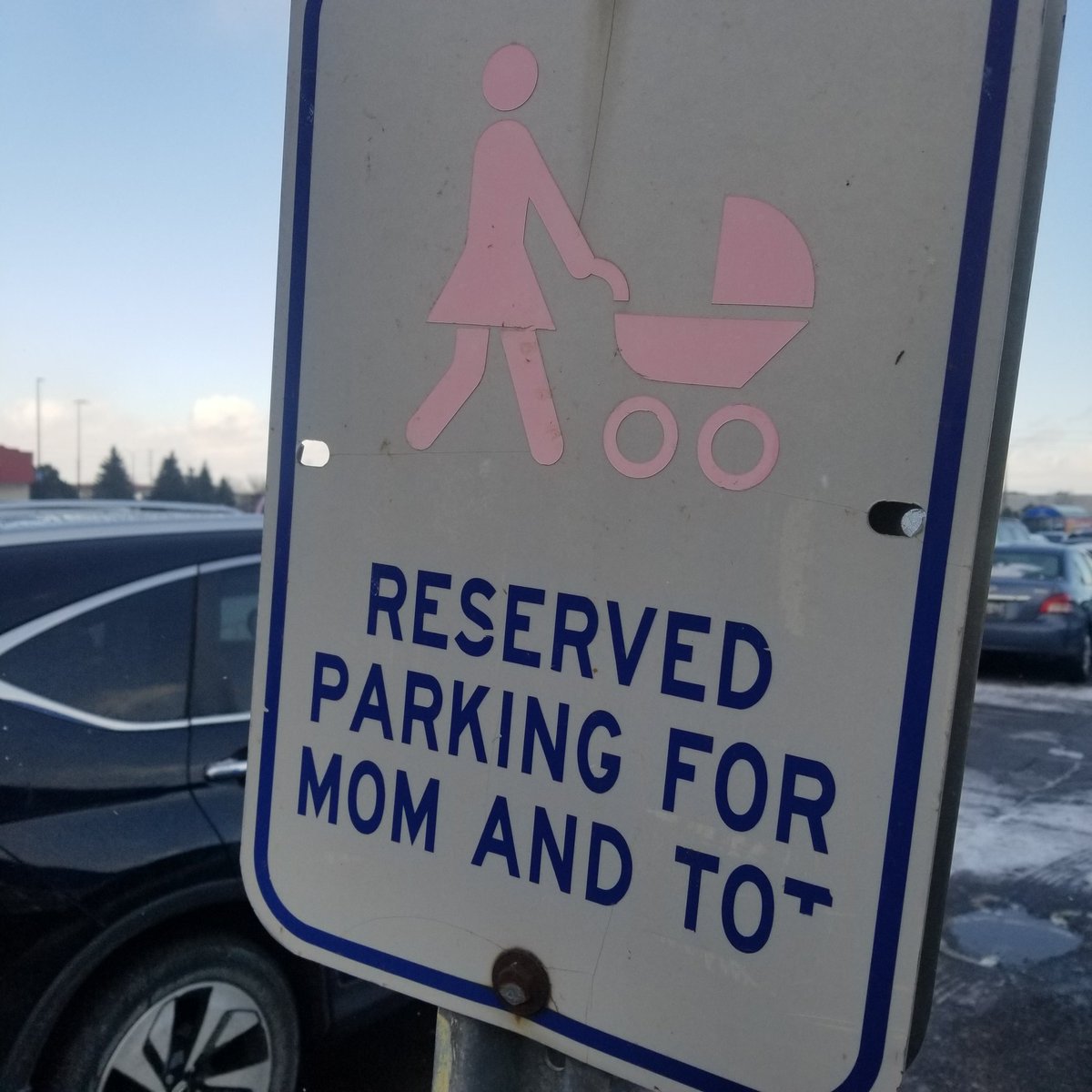 MrForte's tweet image. Sorry @Walmart couldn't find your Dad and Tot parking...