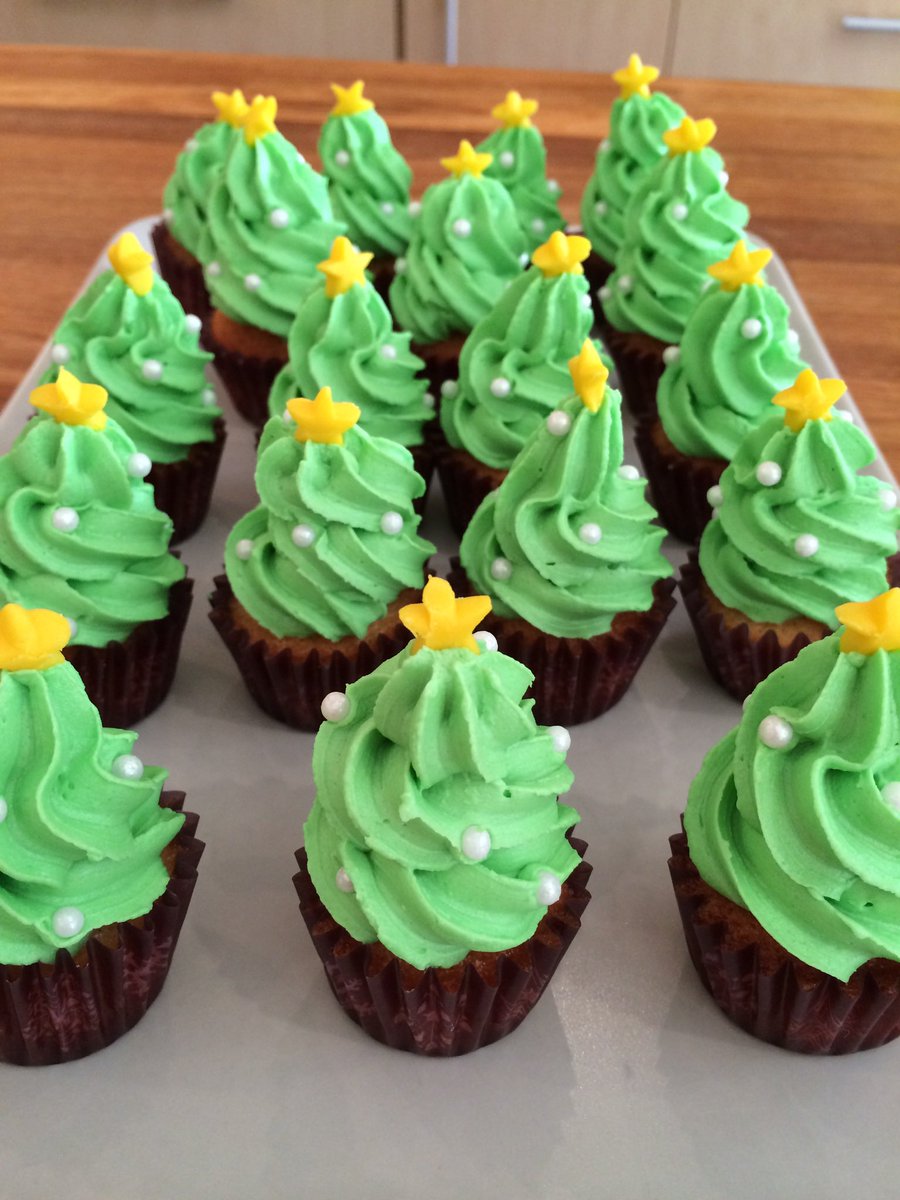 fatrabbitbakery's tweet photo. Happy #NationalCupcakeDay here’s a few of my creations🧁 https://t.co/K0p7spTrOm