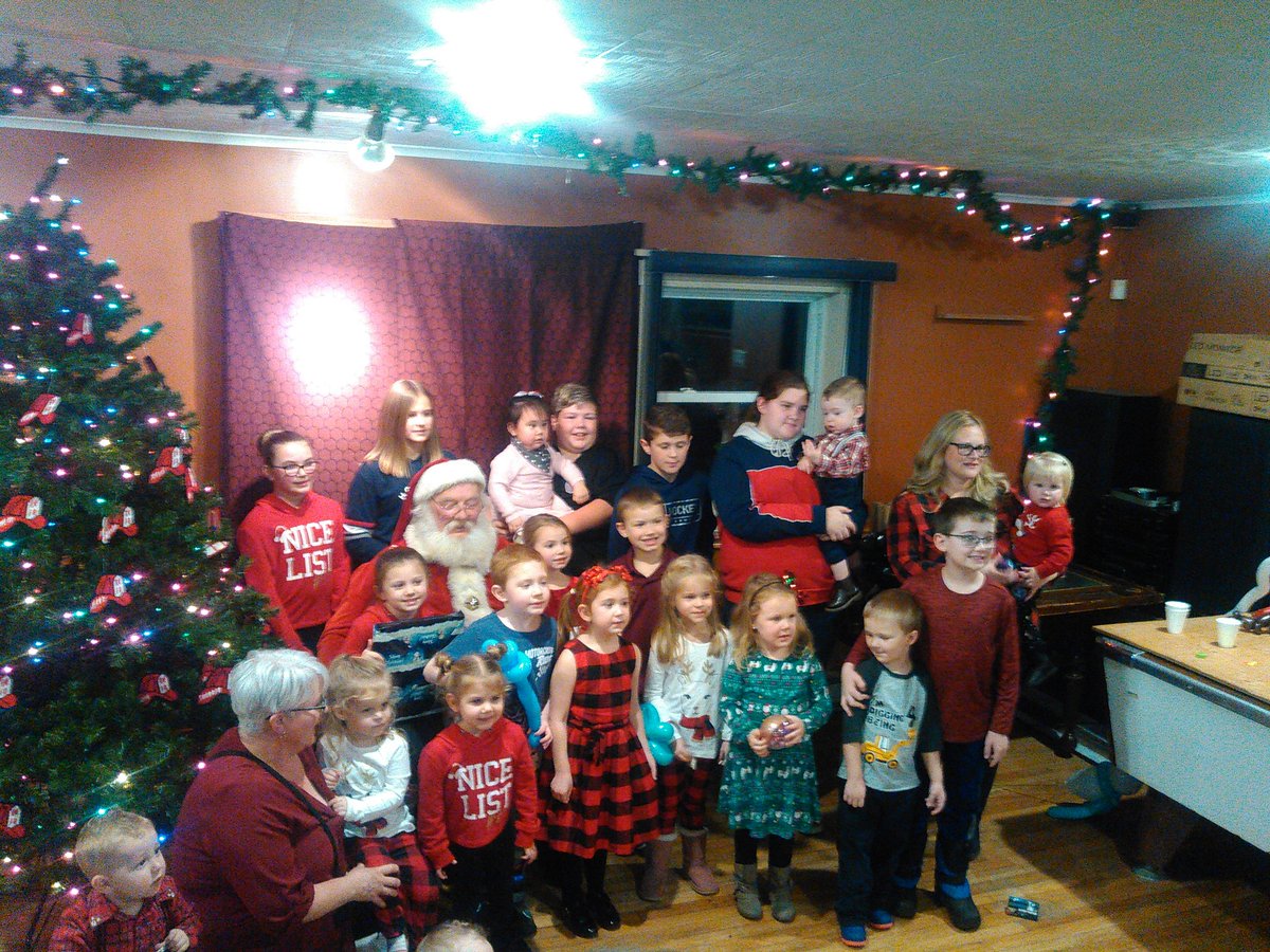 silasbadcock's tweet image. What a wonderful children's Christmas party @BayRobertsFire @Town_BayRoberts @TourismintheBay @BR_Mayor . Thank you to Suzanne and Jason Reid  and volunteers for many, many years of organizing such a successful event.