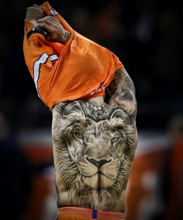 Nick28T's tweet photo. You have the love and support of everyone from Canada to Holland to France and back brother @Memphis. Hope you recover as quickly as possible from your injury.
#YoungKing #PrideOfTheNetherlands
#OurLion https://t.co/CAFNKgPHyP