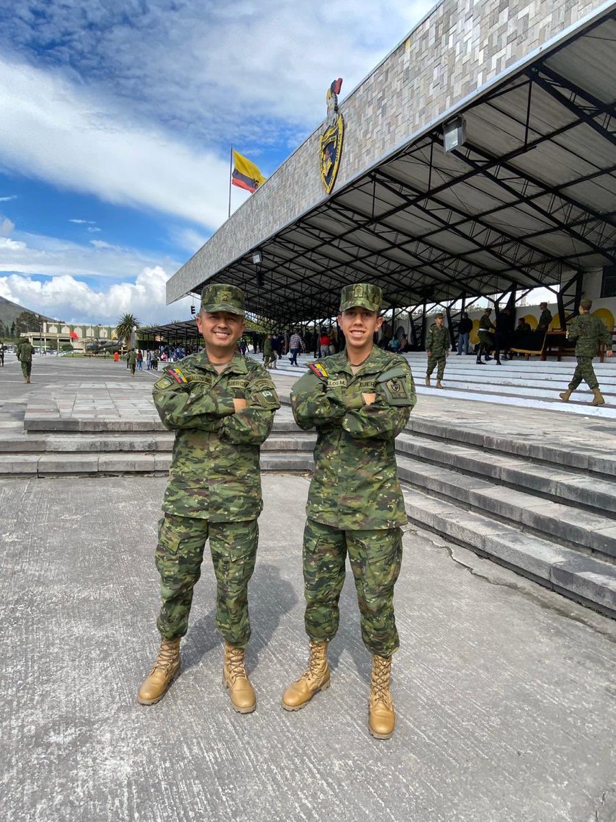 MarkoCevallos2's tweet photo. Junto al mejor ejemplo ❤️💂‍♂️ https://t.co/mw3wzHir0E