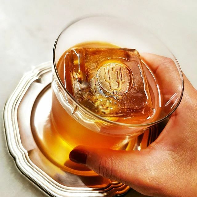 Negroni con el sello de Jerez! 
Oloroso de 15 años, vermut reposado en barrica de Jerez, aceite de oliva virgen extra, rooibos, Campari y naranja amarga.
🥃✨🔱❤️🙌🏽 @jossimarlujan #simplementelú .
.
.
.
.
.
.
.
.
.
.
.
#lucocinayalma #juanlú #cocktails … ift.tt/2Q13sdZ