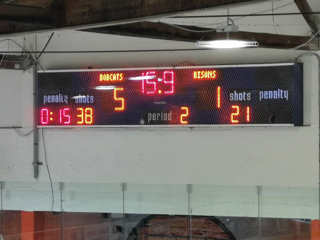 WeinkaufRene's tweet photo. How many @AAABobcats  can you fit in a penalty box at once lol wow what a intense game!!! 5-1 Bobcats going in to the third!!! #lloydminster #bobcats #islandsteel #wcgbrotherhood #teamworldclass https://t.co/QCtWwjyC6M
