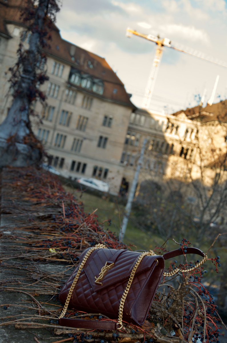 InfluenceBeaut's tweet photo. Purses throughout Zurich  @RalphLauren @YSL #Zurich #vintagefashion #luxurybag https://t.co/0kxPDRzWat