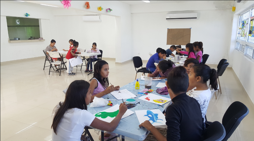 VinculaCultura's tweet photo. El #SemilleroCreativo de artes visuales en Cadereyta de Jiménez, #NuevoLeón impartió un taller de pintura, en donde las y los participantes desarrollaron su imaginación creativa al realizar monotipia usando acetato y pintura.

#CulturaComunitaria https://t.co/uvAUBxmhik