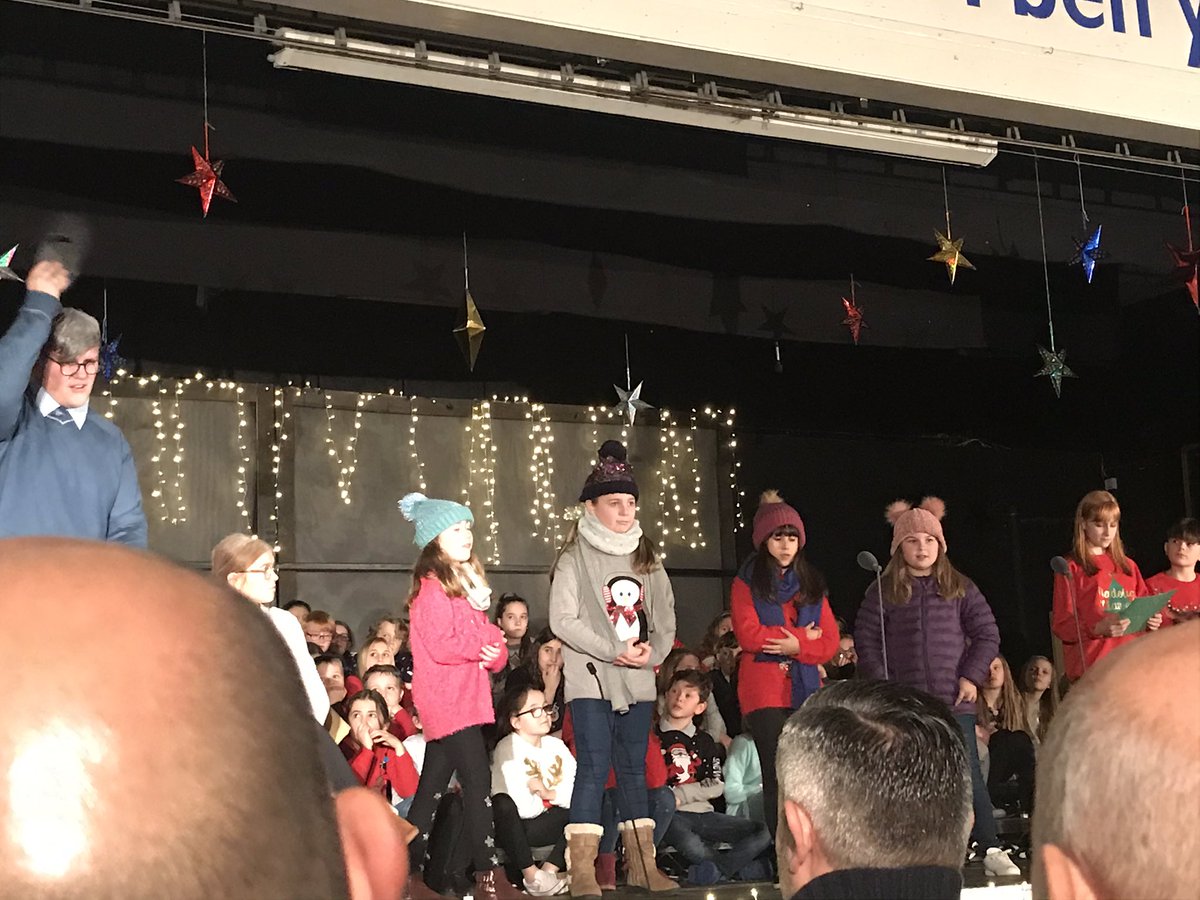 <a href="/Elin_Llwyd/">Elin Llwyd</a> <a href="/AbcyFro/">ABCYFro</a> <a href="/nanttalwg/">Ysgol Y Fro(Cynradd)</a> Dathlu’r Nadolig another amazing performance from these four and Lleucu and the rest of the ABC criw Diolch <a href="/Elin_Llwyd/">Elin Llwyd</a> Fab
