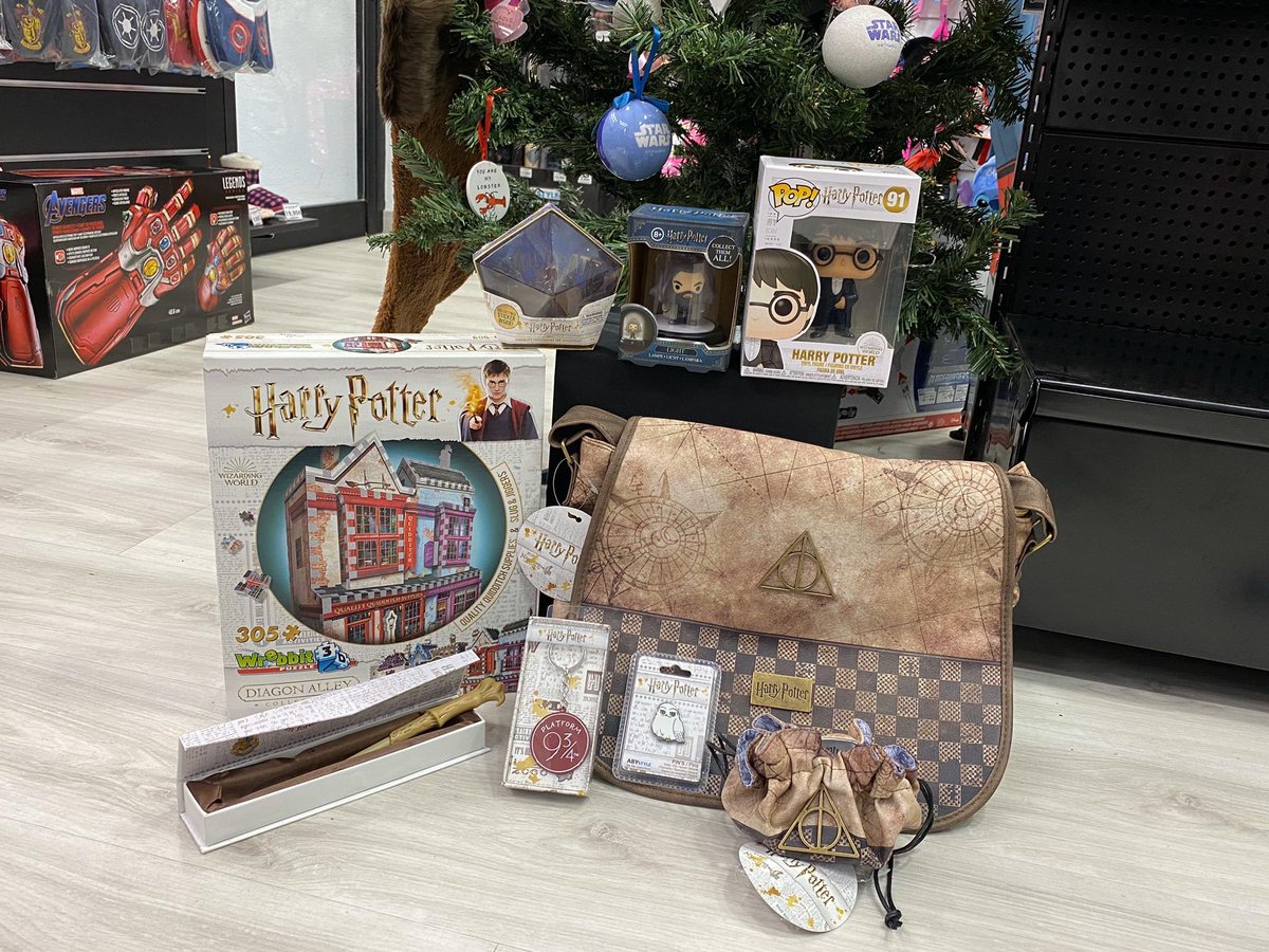 EiProfeta's tweet photo. 🎄 SORTEO ESPECIAL NAVIDAD 🎄

¿Quieres ganar este lote de productos de Harry Potter valorado en más de 150€? 

Para participar, solo tienes que:

👉🏻 Dar RT
👉🏻 Seguir a @GeekAtmosphere 

¡SUERTE A TODOS! 

El sorteo finaliza el 25/12/2019 y es válido para residentes en España https://t.co/V31GfC954U
