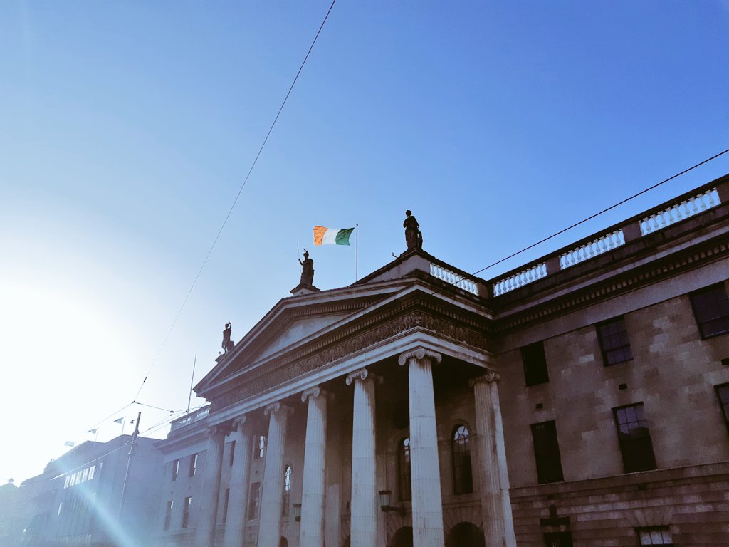 paulcollinstipp's tweet photo. Every time I walk Dublin's O'Connell Street, look up over the GPO and see this, I get a huge feeling of pride. #Us #Irish https://t.co/rGI8dlH8gL