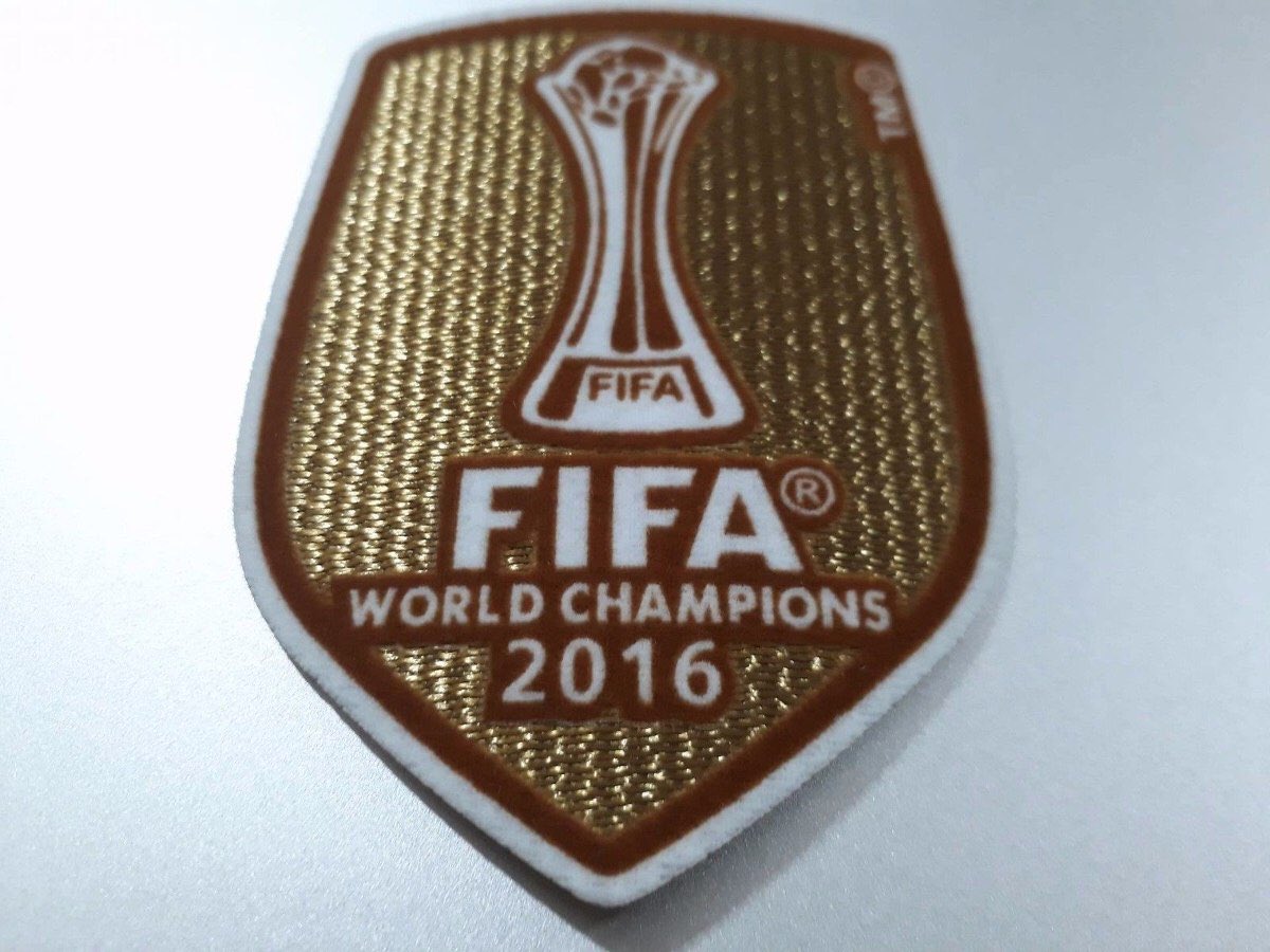 2010MisterChip's tweet photo. #OJOALDATO - El Real Madrid juega hoy su penúltimo partido con el escudo de campeón del mundo. El último será el clásico del miércoles. Habrán sido en total 176 partidos oficiales consecutivos como campeón del mundo (registro sin precedentes en la historia del fútbol). https://t.co/sfhnKGmSAT