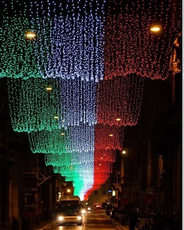 Rome, Italy 🇮🇹
.
.
.
#streetart #street #streetphotography #art #instagood #artwork #photooftheday #streetlights #streetartistry #photography #streetarteverywhere #goodnight #night #nighttime #nightynight #lightsoul #bedtime #dark #moonlight #lights #yuvanta #glowinthedark