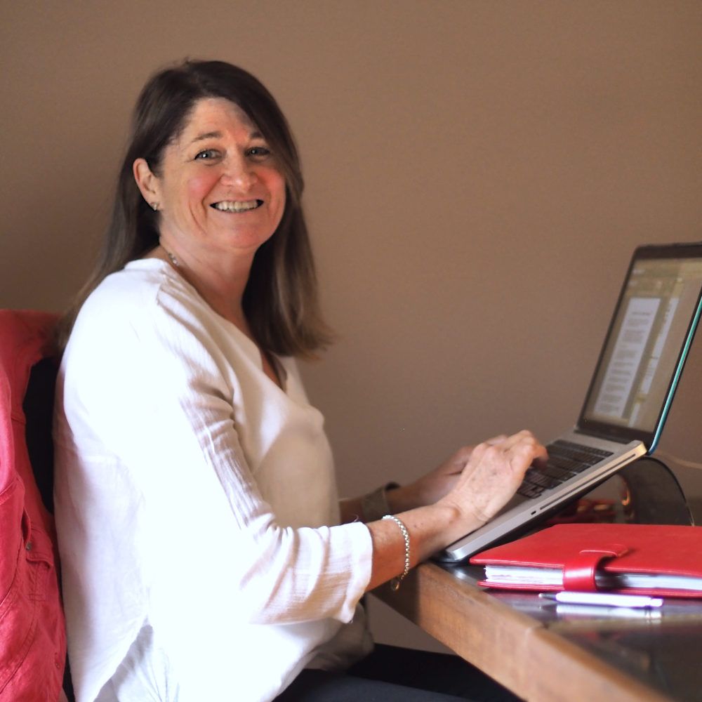 avenueyack's tweet photo. Welcome our newest co-worker Linda, founder of Essential System Solutions 🎯📥🗂️ She assists small business owners to reduce the hours they work and improve profit ⏳🚀💸 Linda works virtually with clients from all over Australia making Avenue the perfect head office. https://t.co/ocJY1BGBCK