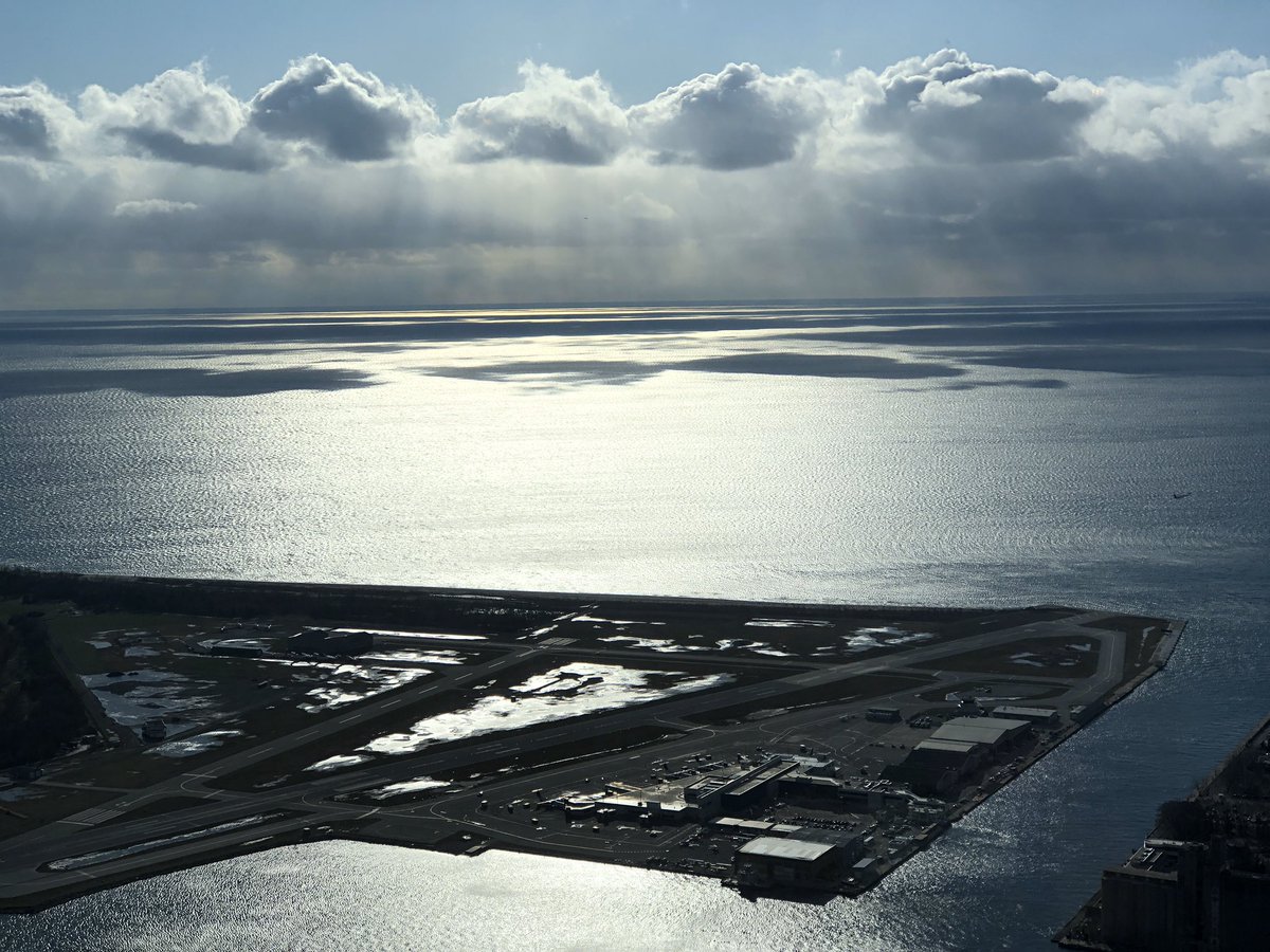 steveplummer8's tweet photo. Lunching at 360 Restaurant, CN Tower. @thisismilkuk #DigitalTransformation #toughatthetop #whatanendto2019 https://t.co/PRwbu2jBhq