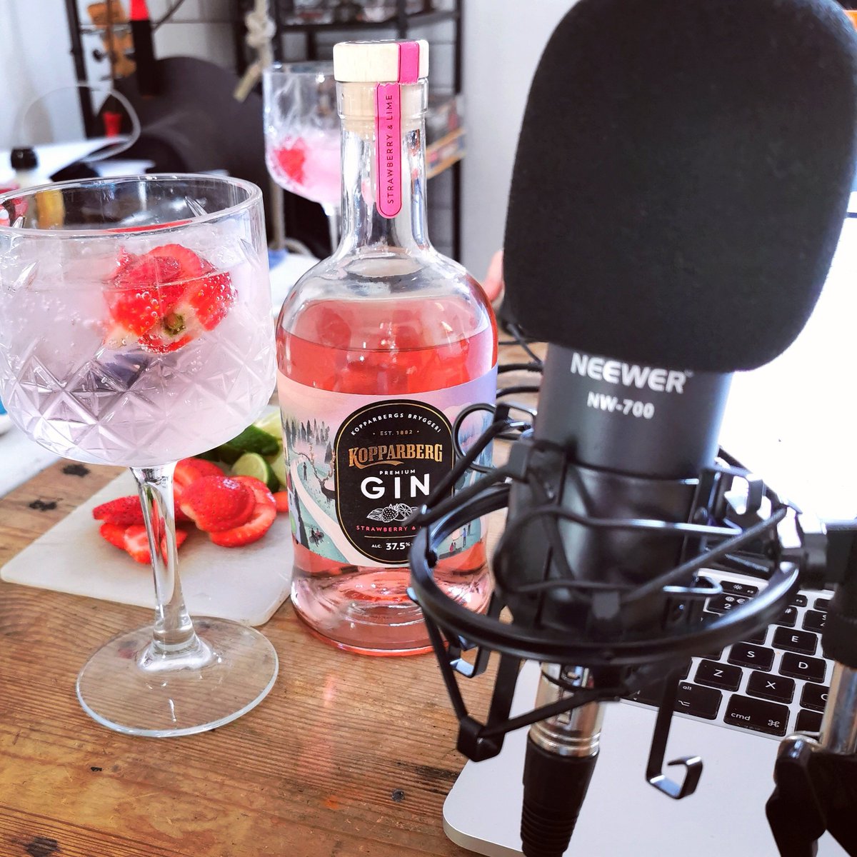 AbstractsPC's tweet photo. Just wrapped recording of our next two episodes, @KopparbergUK gin in hand. In the first of these we get festive, delving into the history and psychological impact of Christmas. 

#podcast #psychology #gin #kopparberggin #kopparberg #christmas #xmas #krampus #sinterklaas #Santa https://t.co/URqHTV57aQ