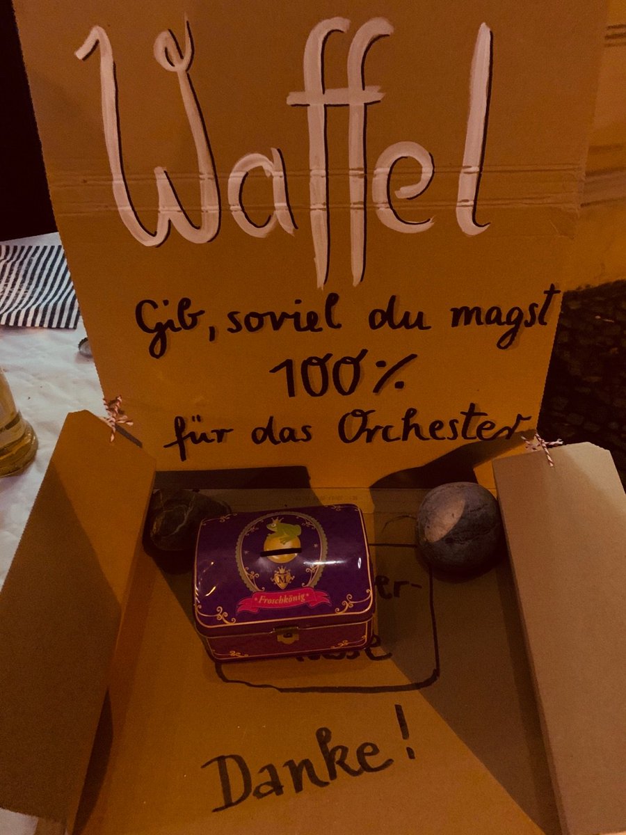 Kasse für Waffelspende auf freiwilliger Basis