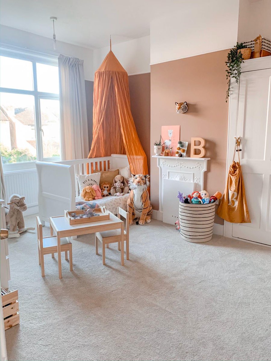 RickyChamp1's tweet image. Before and after of my daughters room. My wife should #interior_design right!! Beautiful job @sammyjgilbert1 for our little squirrel 🐿 x