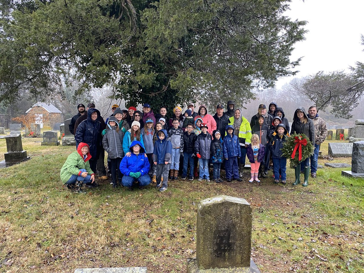 dashby103's tweet image. Our Patriot Club rocks! Look at this amazing group of people who turned out to place wreaths on local veterans graves yesterday! @MMPTurtles  @CorinnaCrofford @hockman_rana @YostTurtle @ITRTurtle #teamturtle