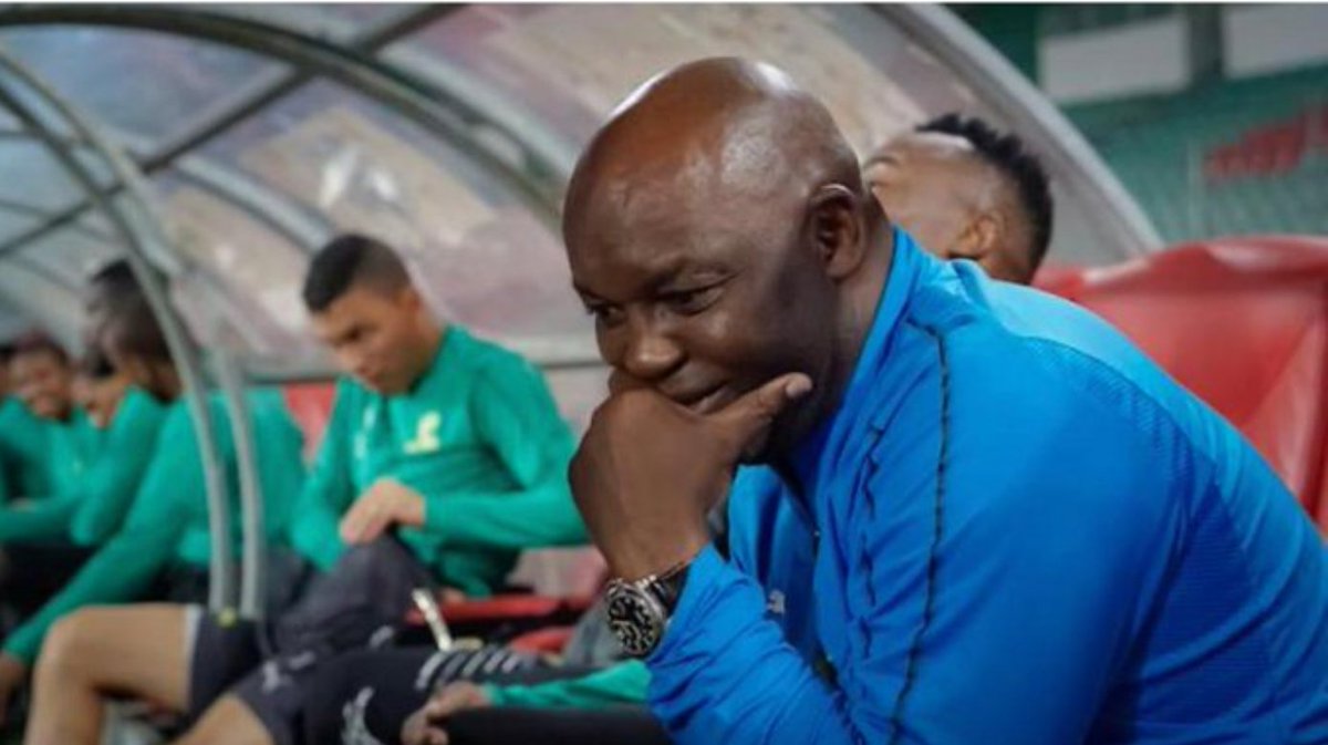 Radio702's tweet photo. #SportsTalk Do you agree with #Sundowns coach @TheRealPitso that the team 'benefitted' in the #TKOFinal2019 ? Call @Buhlemadulini on 011 883 0702 or 021 446 0567, WhatsApp: 072 702 1702 and you can tweet us! https://t.co/PeoEpvhlpz