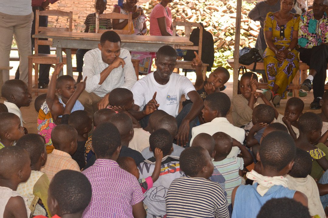 #Burundi C'était aussi l'occasion de savoir les doléances des parents ayant des enfants handicapés dans le but de préparer un projet de développement que #GoForImpactToday en partenariat avec #Rotaract ou autre partenaire pourra mener en leur faveur. @MDPHASG1 @CAREBurundi