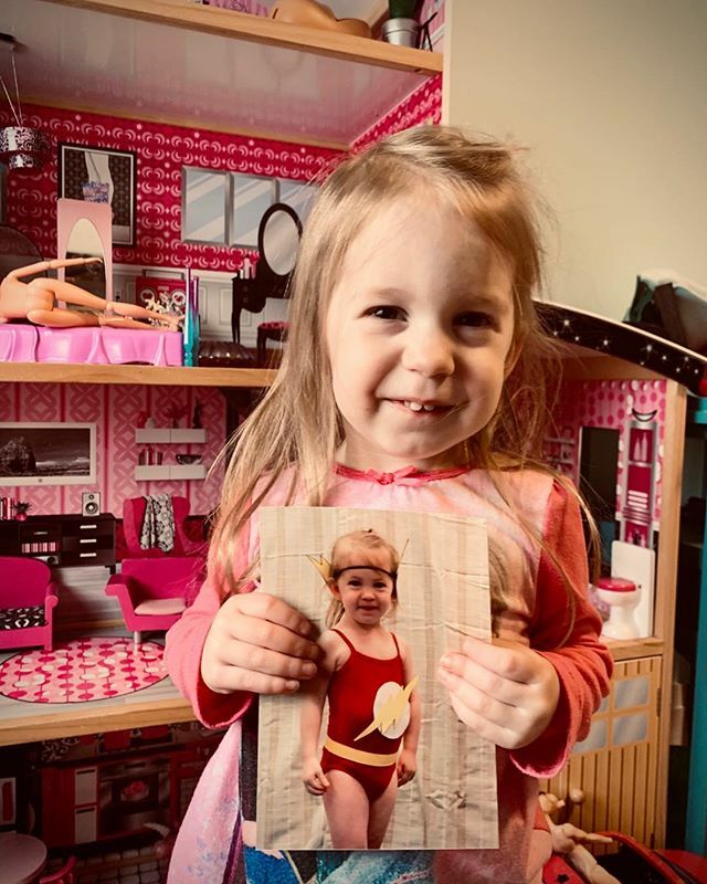 CraigHalfyard's tweet image. Natalie or Sarah? #sisters #unpackingsuprise