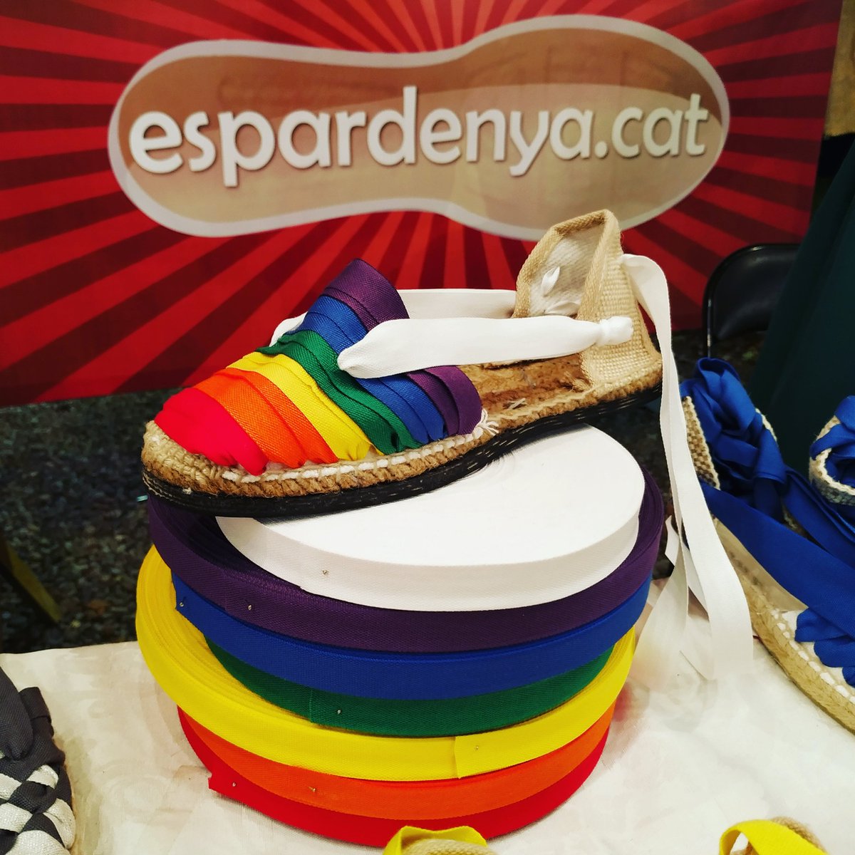 EspardenyaCAT's tweet photo. Proposa'ns un disseny i te'l fem realitat.
#espardenya #7vetes #tutticolori #LGBTI https://t.co/ifK4PoPC0l
