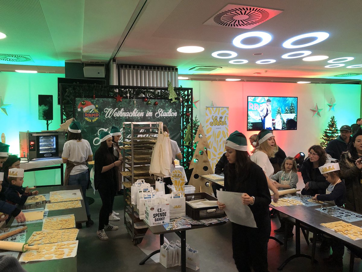 skrapid's tweet image. Kekse backen mit Profis bei #WeihnachtenimStadion #SCRxmas #SCR2019