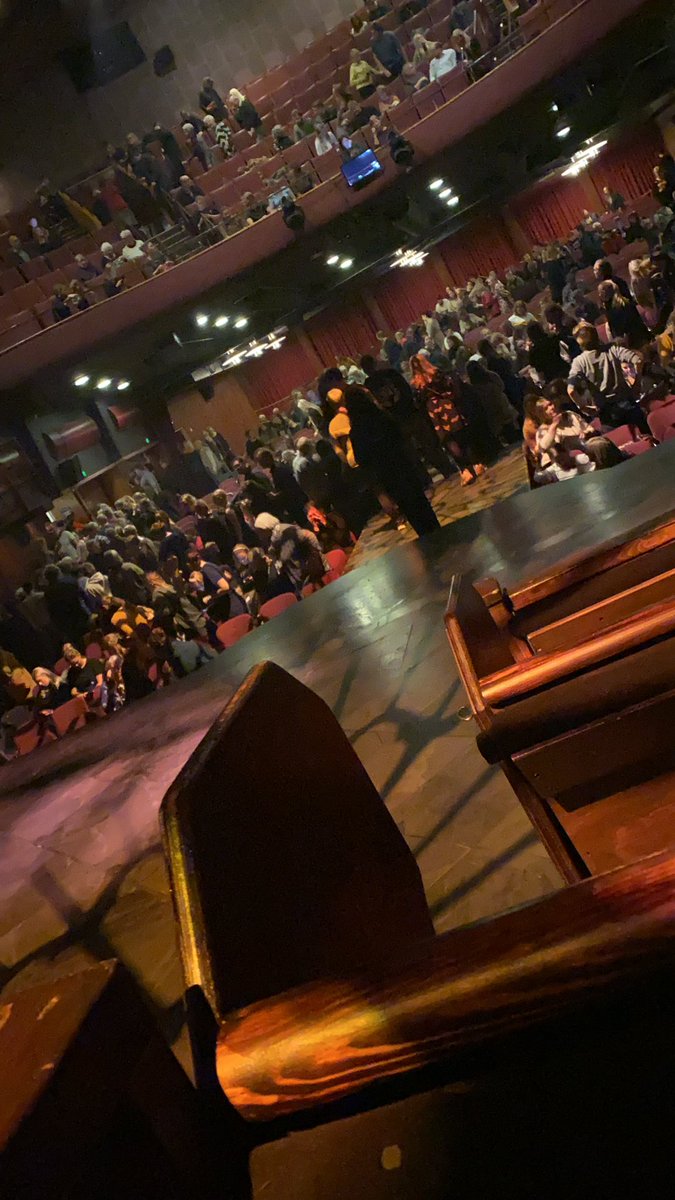CamillaStormont's tweet photo. Er faktisk ikke okay over det her er slut. Tak tak tak tak! @FTeater @bjorggamst @LarsMolsted https://t.co/pn0WOKbLLt
