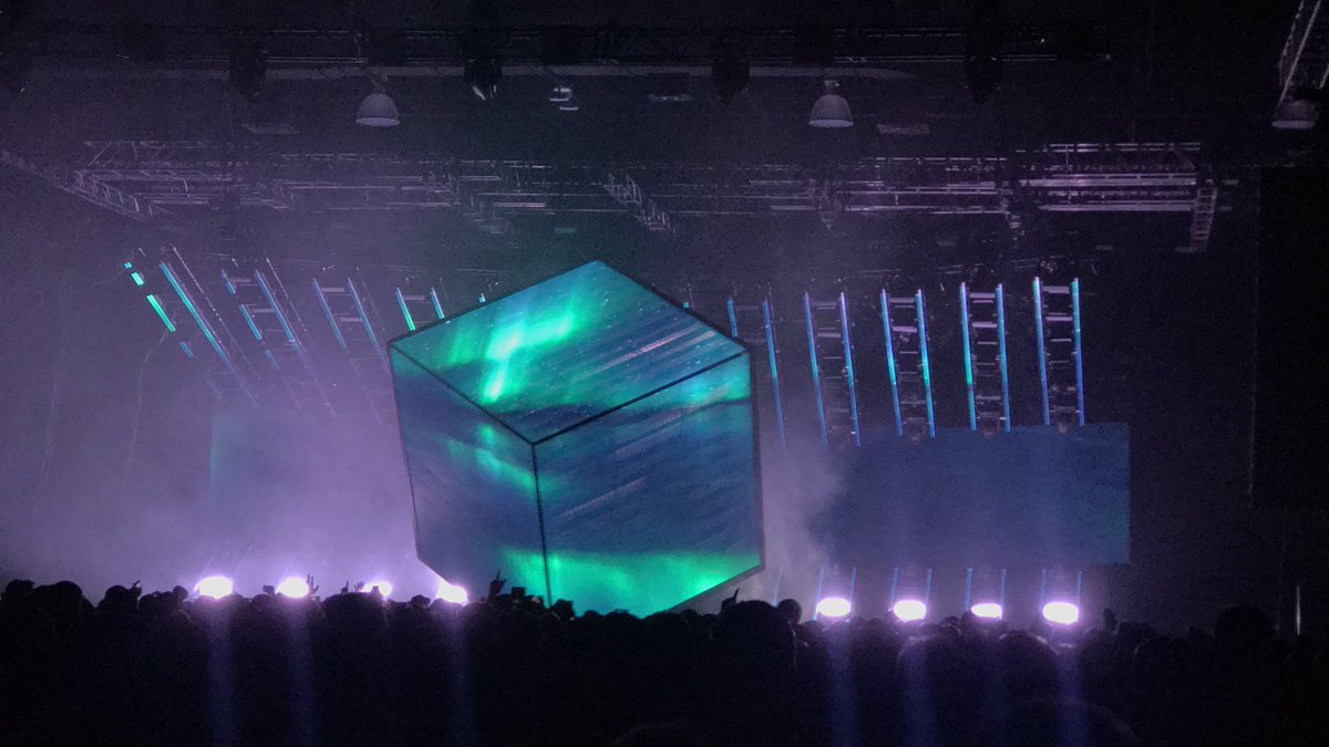 ReedMidwest's tweet image. @deadmau5 last night 🔊💃🏼#cube3.0