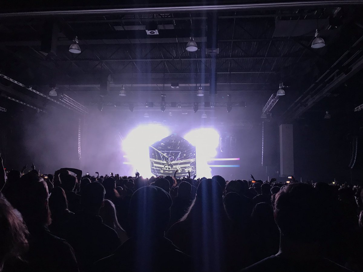ReedMidwest's tweet image. @deadmau5 last night 🔊💃🏼#cube3.0