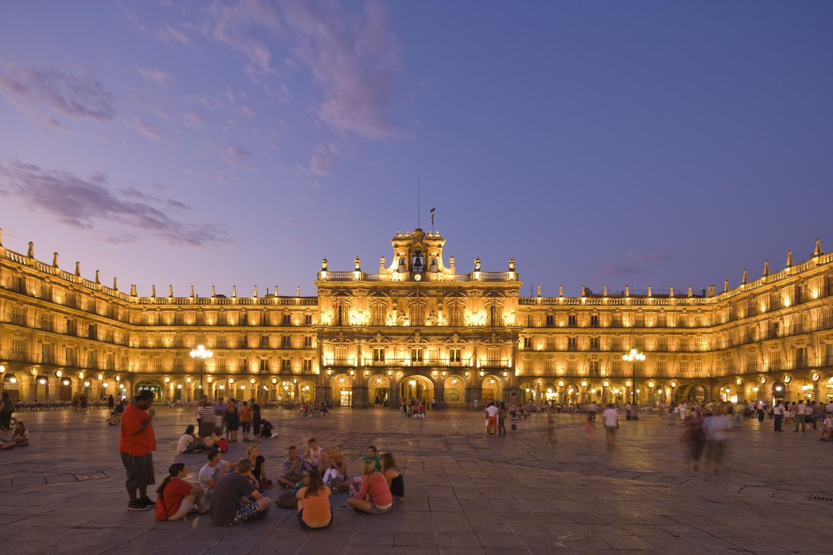 EspanaEnLatam's tweet image. Salamanca #PlazaMayor Square!😍
Undoubtedly one of the most beautiful #squares in #Spain and in the world and one of the best examples of #Baroque #architecture in the Peninsula.
Today, this square is one of the most lively and popular places in #Salamanca. 
 #ChristmasInSpain
