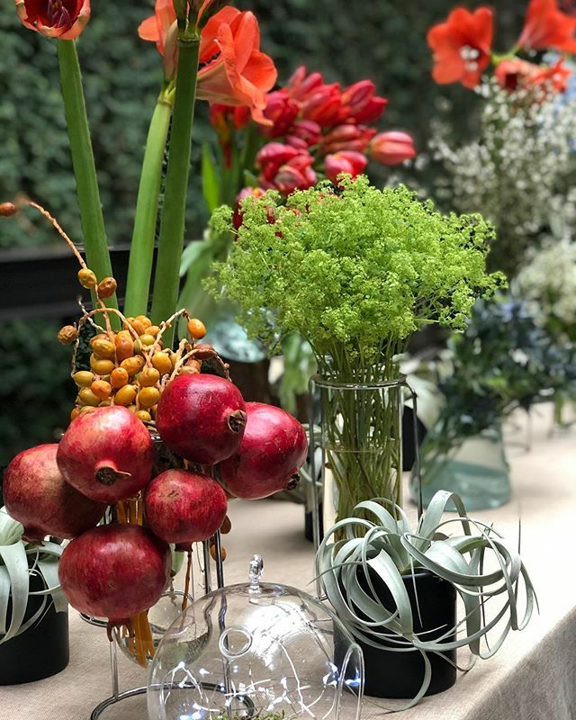 Colorful tablescape @thefoundrylic
.
.
.
.
.
#tablescapes #nycwedding #thefoundry #nycflorist #venues #weddingvenues #tabletop #centerpieces #arrangements #airfern #redtulips #tulips #amaryllis #pomegranate #sundayvibes #happysunday ift.tt/2EjnV87