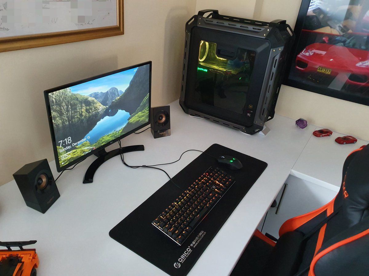 TheCapeTownGuy's tweet photo. @juliabishrobson @AcerAfrica Hey @juliabishrobson, I know my setup is pretty cool, but my display is just not fitting in... So yeah, an @AcerAfrica Predator XB241H Gaming Monitor would make my setup that much cooler and better π#AcerYourFestive π
@TechnoBokMedia https://t.co/GlAd3wDfxi