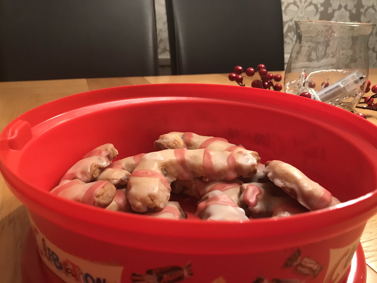 Finished my Christmas cookies for the house competition! Great to see so may <a href="/KBAGriffin/">KBA Griffin House</a> entries ! <a href="/IamMisterMba/">IamMisterMba</a>