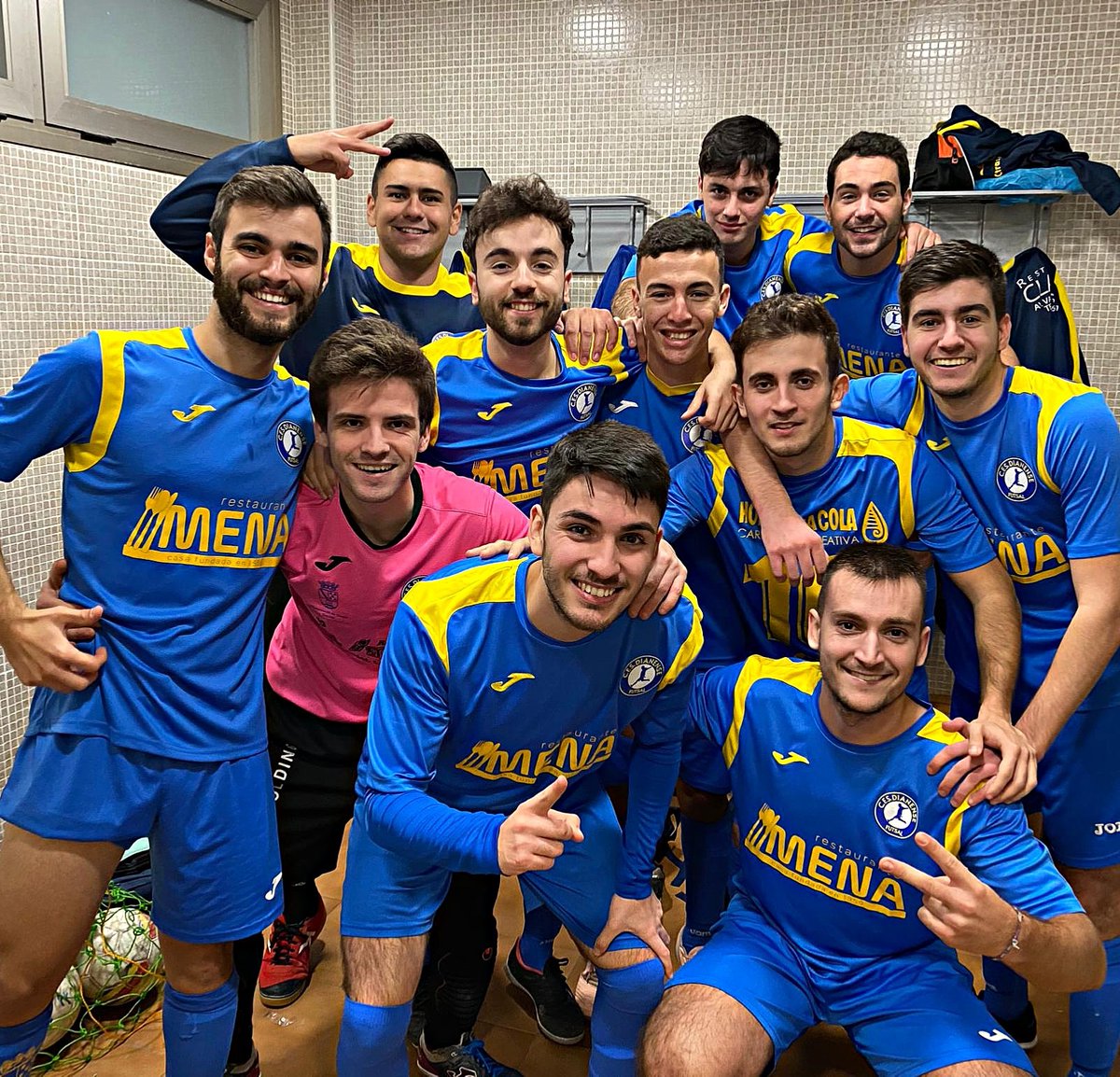 cfsdianense's tweet photo. Victoria importantísima de nuestros chicos por 8-9 en Cañada. Buena actitud y compañerismo para sacar adelante el encuentro en una pista complicada. Enhorabuena chicos ⚽️💪💙 #somDianense https://t.co/LwC4l9wmOd