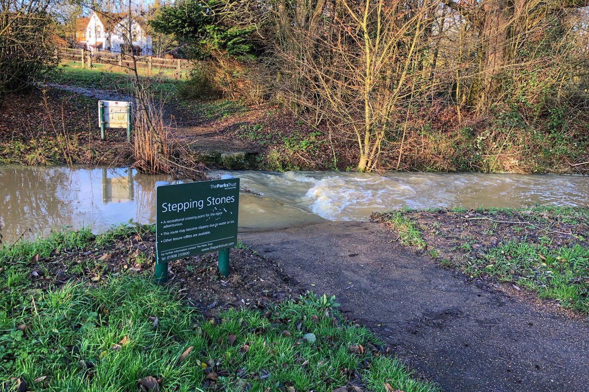 Didn’t fancy stepping across this afternoon ⁦<a href="/TheParksTrust/">The Parks Trust</a>⁩ ⁦<a href="/scenesfromMK/">scenesfromMK</a>⁩