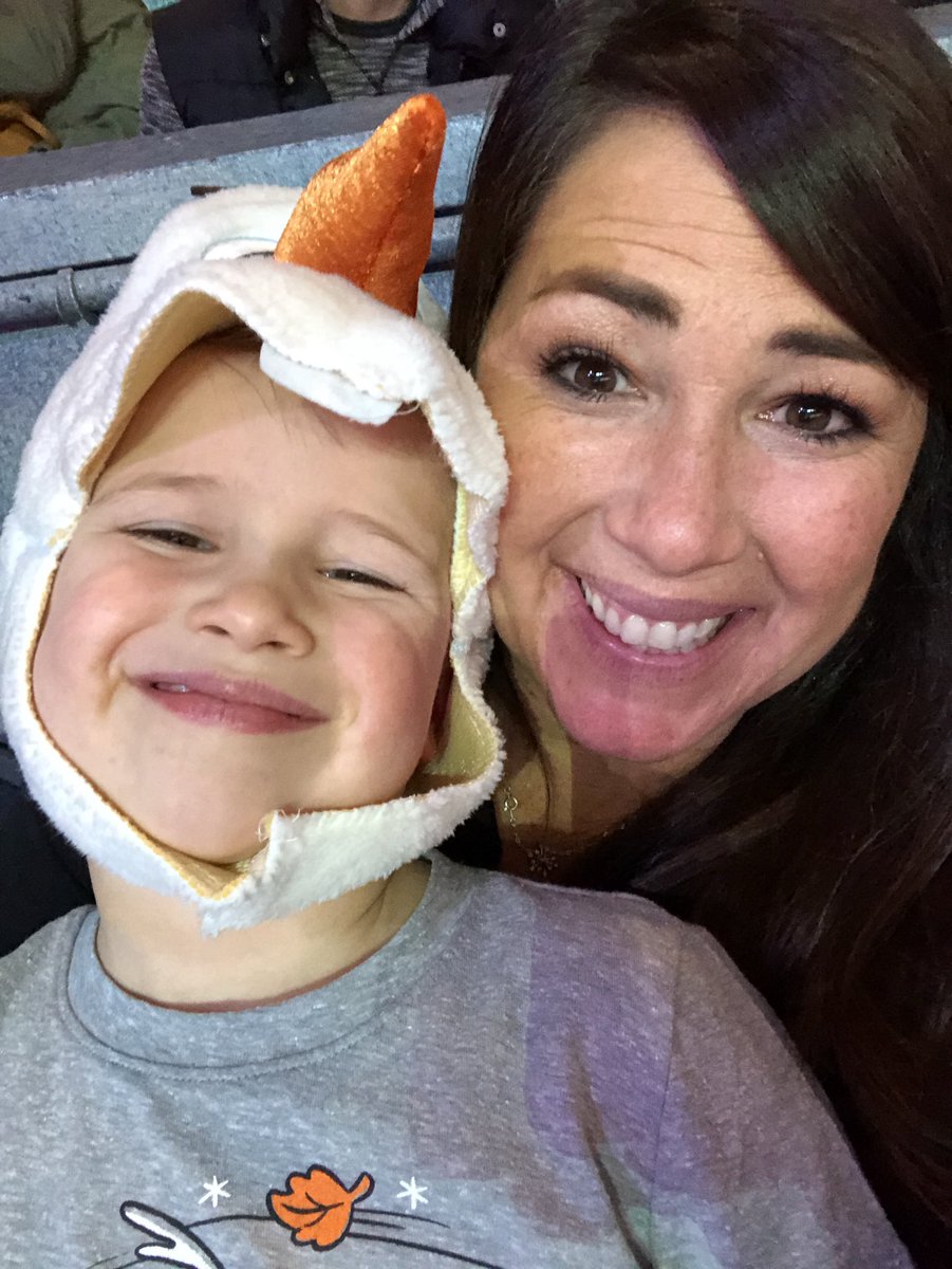 LawlessJaime's tweet photo. #DisneyOnIce #syracuse https://t.co/Mq2gObDkj6