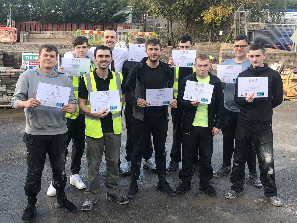 TIGERS_UK's tweet image. #XmasCalendarDay15 congratulations to @StevenTigersltd who won &apos;#RelationshipLedPractice Ambassador Award&apos; for TIGERS. Well done⬇️🧡 #SpreadingKindness #KindnessCalendar