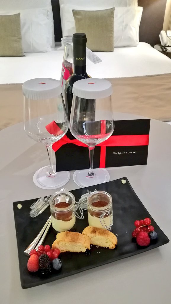 Vicky_egm's tweet photo. Grazie mille @GMelia_Rome 
In LOVE with Roma,in LOVE with GM team! https://t.co/jAmryiox07