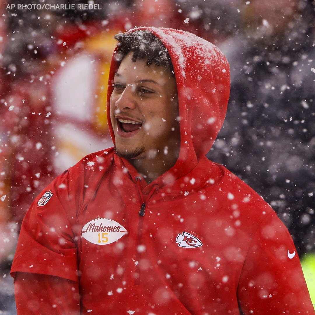 espn's tweet photo. Patrick Mahomes loves the snow 😆❄️ https://t.co/GWT1VXpwD4
