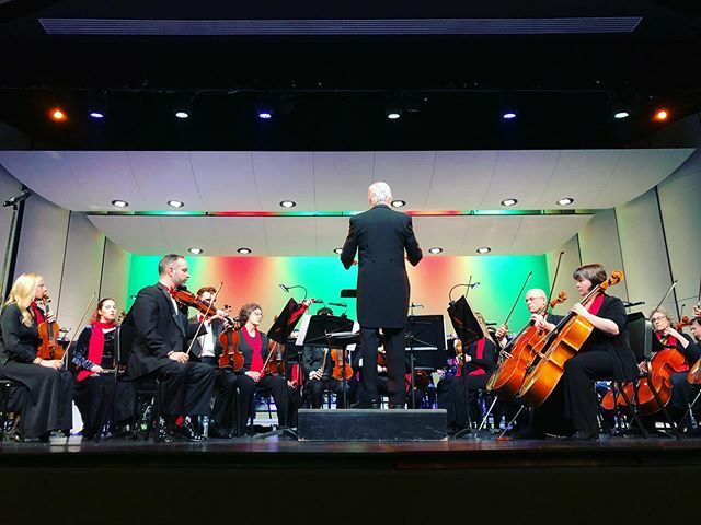 KaylaIzard's tweet photo. We attended the @northvalleysymphony Christmas Pops concert last night and boy was it FUN! It’s $5 a ticket if you can believe that, + Brevity Art’s own Daniel Flavin is performing The Night Before Christmas with the orchestra. And: how often do you get … https://t.co/KcYUzLylOy https://t.co/LcxTX5hktN