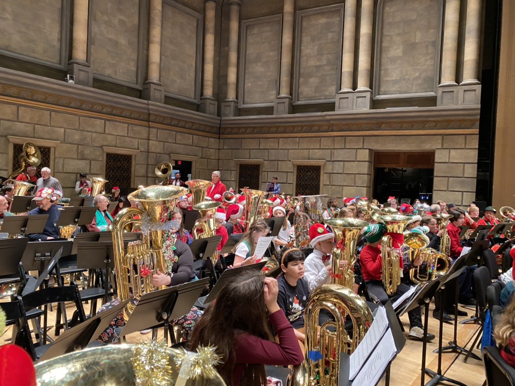 GCMSMusic's tweet image. Gates chili middle schoolers at #Tubachristmas ! @GatesChiliInfo @GatesChiliMS