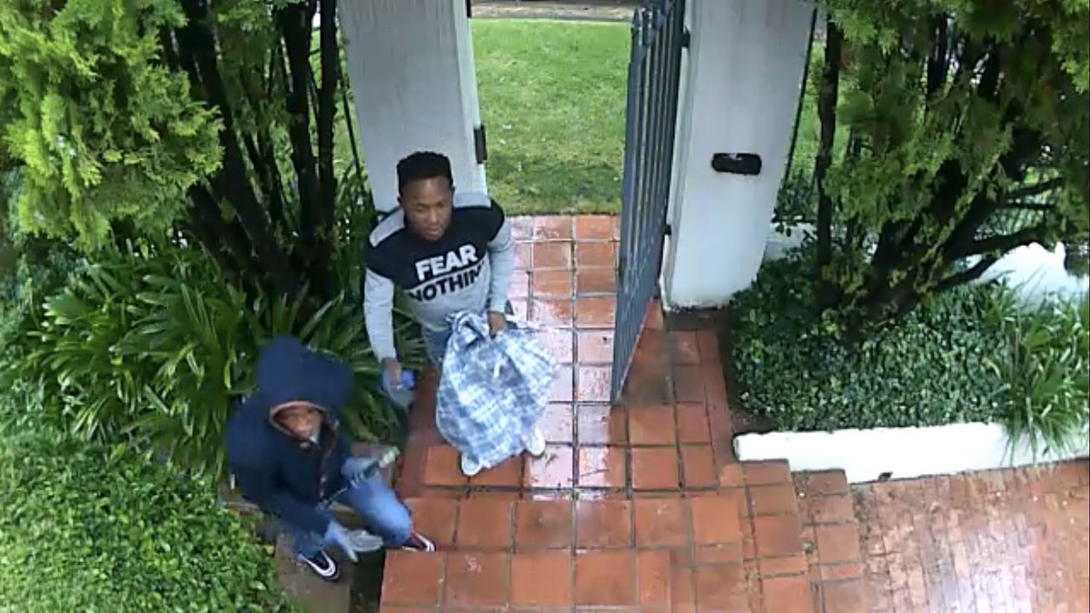 Abramjee's tweet photo. #Wanted Edenvale house robbers... https://t.co/m67JeqQV6f
